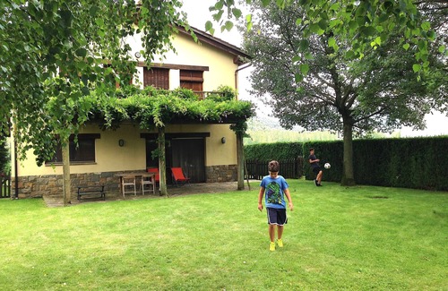 Joanetes Cottage | House in the Vall d'en Bas, near bike lane-free swimming pools. Fantastic views.