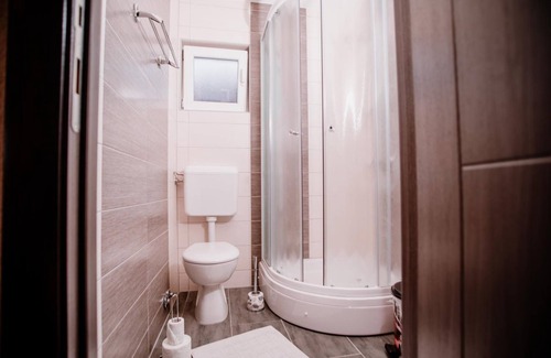 Korenica House | House Karakas