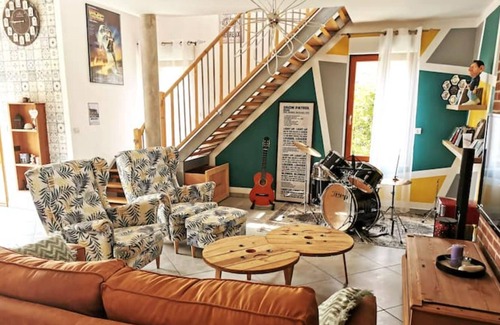 Escuilles House | House “LA CHOUQUETERIE” Escoeuilles – 7 people