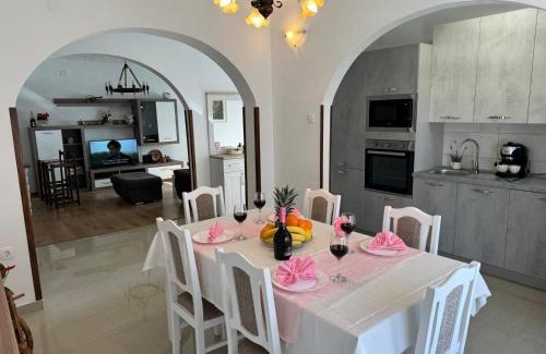 Muntic Apartment | House Nada apartman