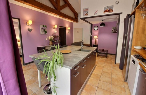 Cabrieres-d'Avignon House | House near L'Isle sur la Sorgue. Pets allowed.