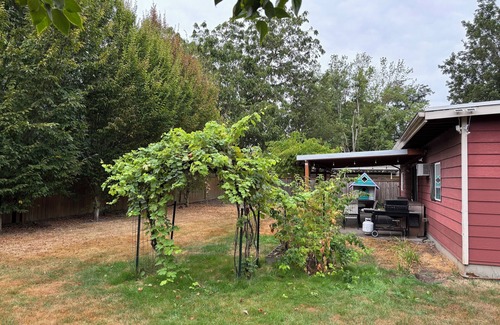 Fairview House | House near McMenamins Edgefield, Outlets, Blue Lake Park, Gorge, Hiking, Mt Hood