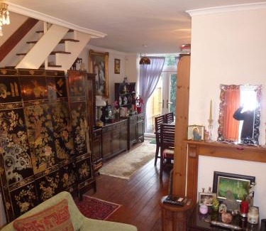 Dulwich Bed & Breakfast | House o' Books