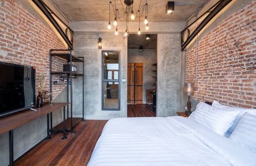 Phra Nakhon Hotel | House of Machine - Deluxe room, located in Bangkok Old Town