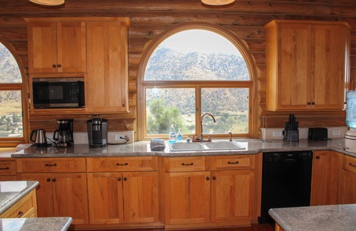 Kernville House | House on the Hill/5 bedrooms/overlooks all of Kernville