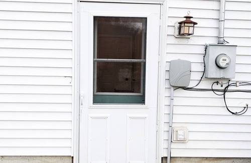 McGregor House | House on the Hill within walking distance of shopping and marina!