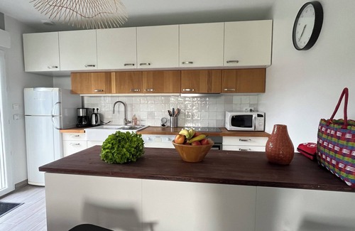 Guisseny House | House on the seafront (160m) and GR34, peaceful setting for weekends and vacations.