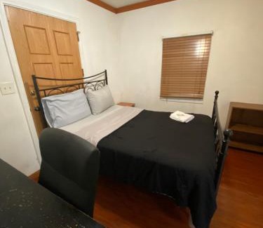 Los Angeles House | House Rooms & RV Rooms Near LAX