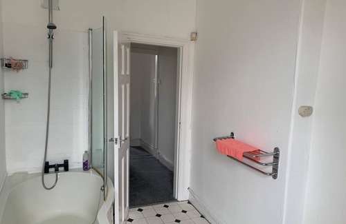 Burnley House | House - Sleeps 3 & free parking