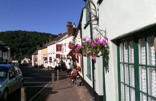 Dunster Apartment | House - Sleeps 6 & paid off site parking available