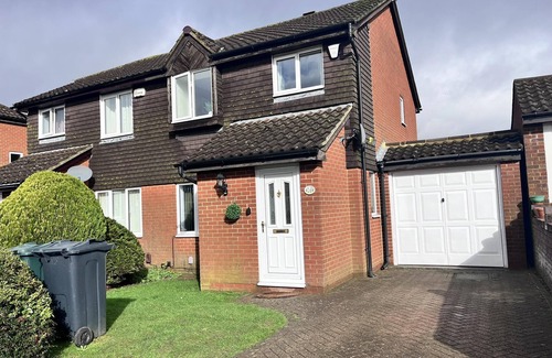 Willesborough House | House - Sleeps 7 - Garden - Parking