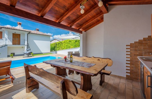 Lindar House | House Smoky, private pool, 6 people, free WiFi, outdoor kitchen, free bikes, BBQ