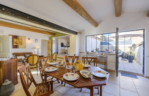 Maussane House | House-Terrace-Ensuite with Bath-City