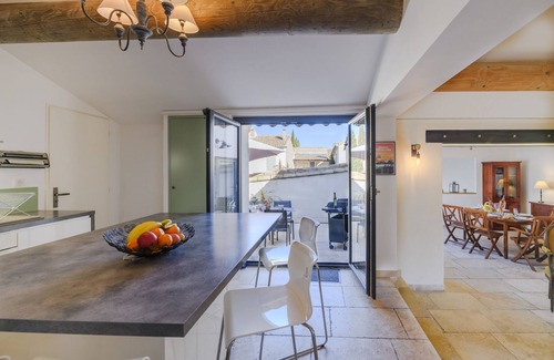 Maussane House | House-Terrace-Ensuite with Bath-City