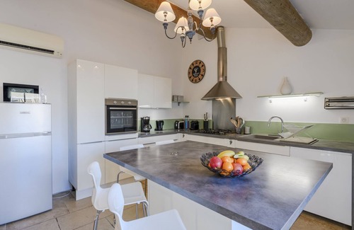 Maussane House | House-Terrace-Ensuite with Bath-City