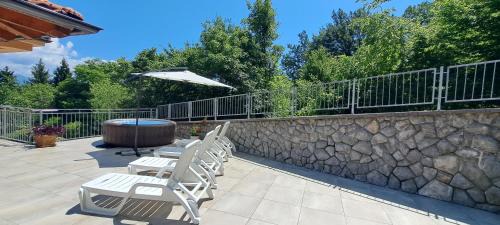 Rukavac Villa | House Tia with Jacuzzi and BBQ in a Green Oasis