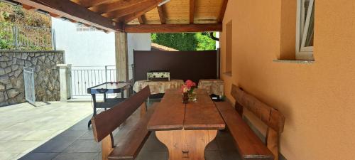 Rukavac Villa | House Tia with Jacuzzi and BBQ in a Green Oasis