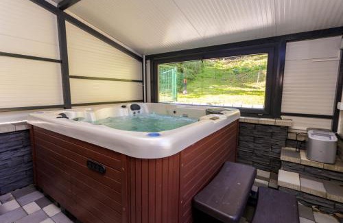 Vrbovsko House | House Veles