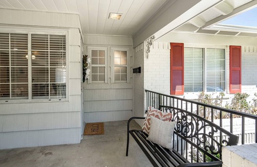 Northeast Dallas House | House-Walkable-2 BRMS-2 Kings-SMU-Downtown Dallas-Lake-Work-from-Home-Vacationnn