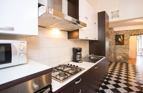 Viskovo House | House with a modern interior and an old taverna