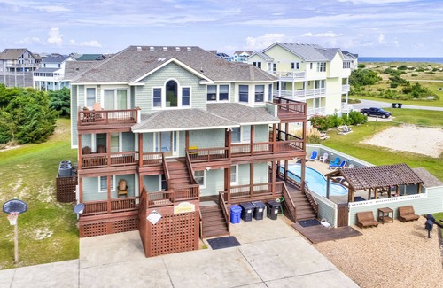 Salvo House | House with central AC, private Pool, washer/dryer, & pool table