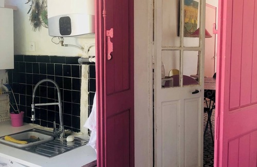 Tamaris Villa | House with converted attic and studio, in wooded garden 200 m from the sea.