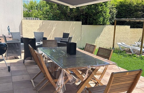 Perigny House | House with garden