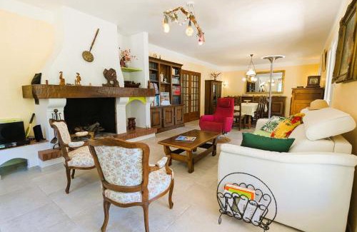 La Garde House | House with garden & terrace near the beaches