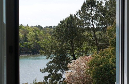 Gouesnach House | house with sea river view, with jacuzzi spa