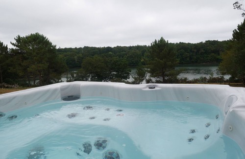 Gouesnach House | house with sea river view, with jacuzzi spa