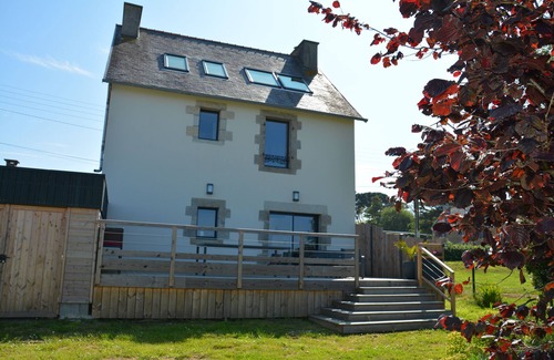 Carantec House | House with sea view and enclosed garden.