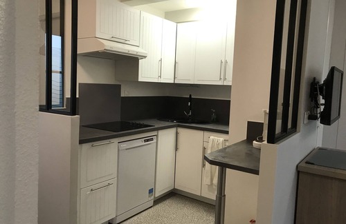 La Flotte House | House with sunny courtyard close to port, shops and beach