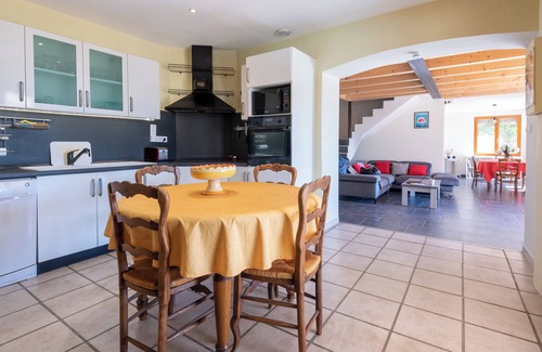 Ledenon House | House with swimming pool and beautiful view