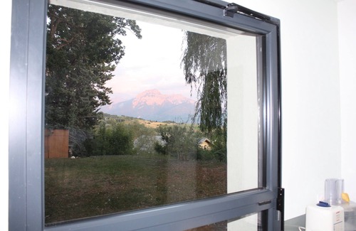 Chorges House | House with terrace and land.