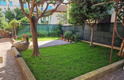 Follonica House | House with veranda and garden 200 meters from the sea