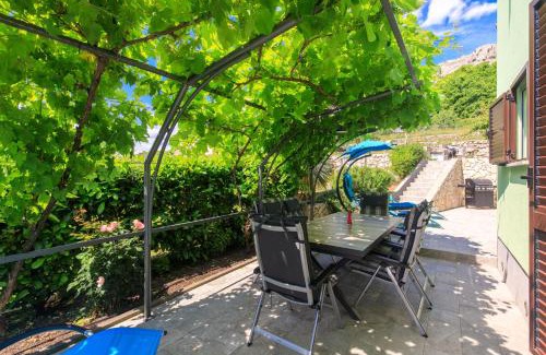 Jurandvor House | House Zrile with garden and jacuzzi