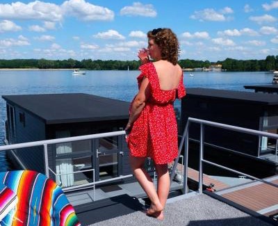Middelaar Ski Chalet | Houseboat Marina Mookerplas 4-6 persons roof terrace