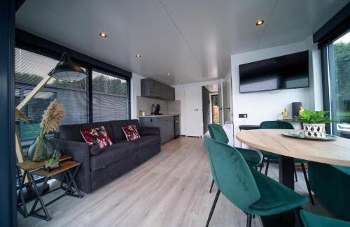 Middelaar Ski Chalet | Houseboat Marina Mookerplas 4-6 persons roof terrace