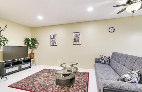 South Main Apartment | Houston Condo with Pool Access about 1 Mi to NRG Stadium