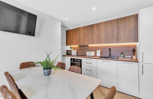 Hove Apartment | Hove Alone 5 | Top Floor | By My Getaways