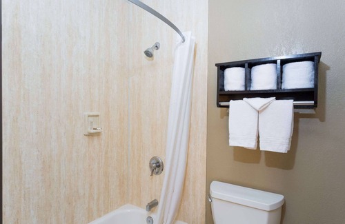 National City Hotel | Howard Johnson by Wyndham National City/San Diego South