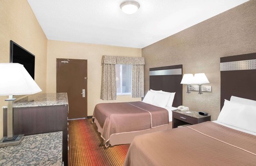 Industry Hotel | Howard Johnson by Wyndham North Bergen
