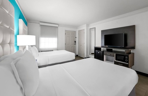 Columbus Hotel | Howard Johnson by Wyndham Columbus Fort Moore