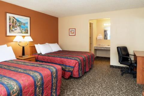 North Spokane Hotel | Howard Johnson by Wyndham Spokane North