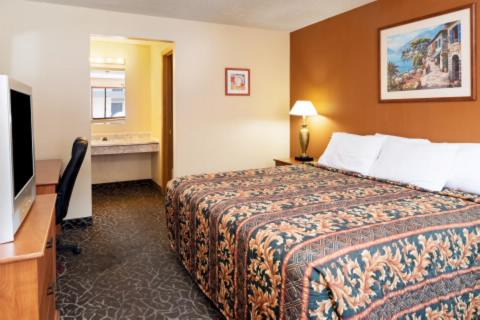 North Spokane Hotel | Howard Johnson by Wyndham Spokane North