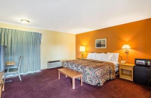 North Spokane Hotel | Howard Johnson by Wyndham Spokane North