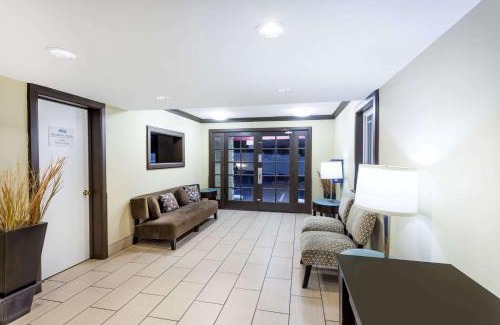 Mission Valley West Hotel | Howard Johnson by Wyndham San Diego Hotel Circle