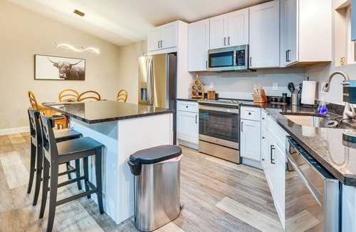 Howard House | Howard Retreat w/ Deck + Fire Pit, 1 Mi to Lake!