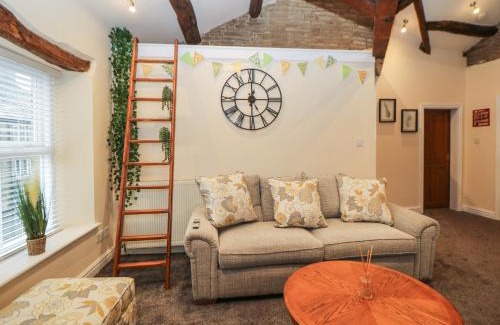 Hayfield Apartment | Howard's Hideaway