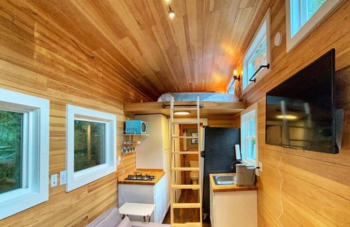 Benton Apartment | Howard's Pond! Tiny Home 2 beds near the Ocoee River